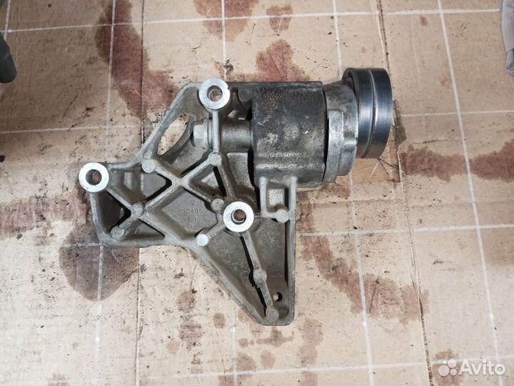 Натяжитель ремня генератора Volkswagen Polo 5 612