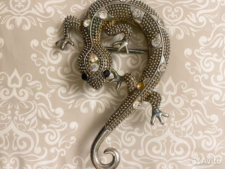 Пряжка в виде ящерицы