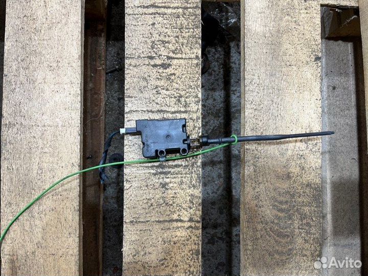 Активатор лючка бензобака Bmw 1 E87 N45B16 2005