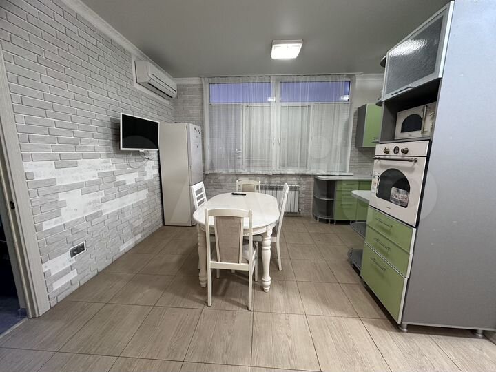 2-к. квартира, 65 м², 3/9 эт.