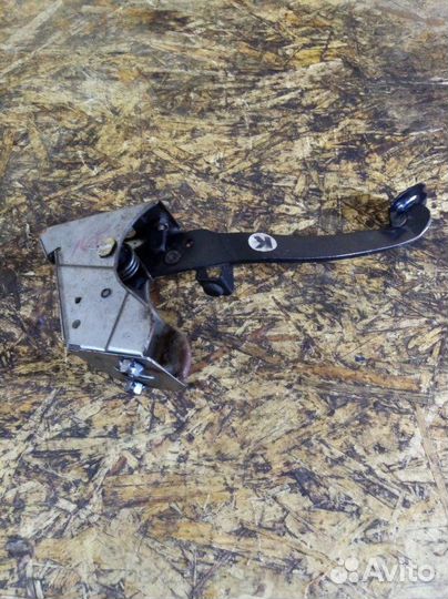 Педаль сцепления Nissan Almera N16