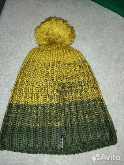 Шапка Adidas на флисе обхват 57,чуть тянется