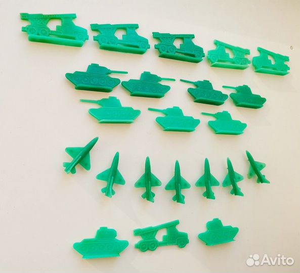19 шт Солдатики- танки,катюши и самолеты. Зелёные