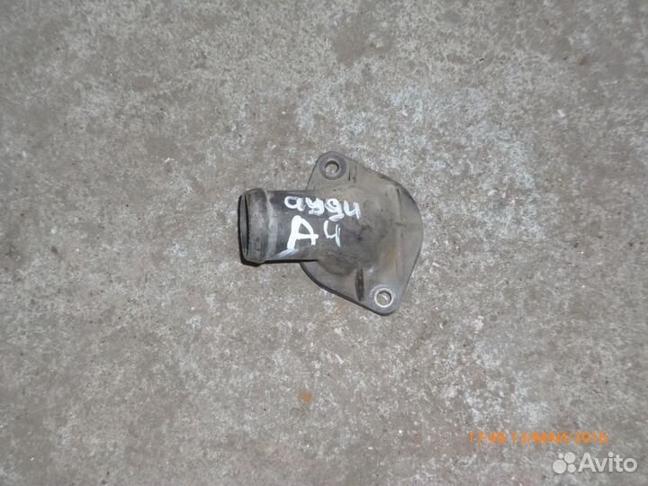 Фланец термостата 1.8Т 030121121 Ауди А4 (В5)