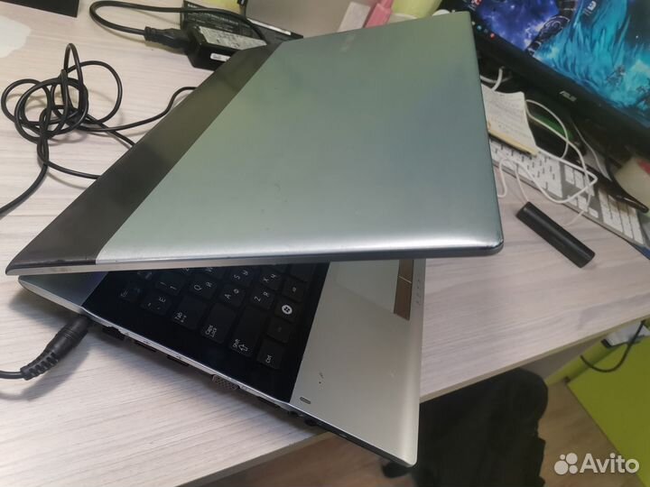 Ноутбук Samsung i3