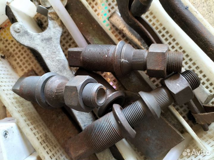 Шпилька футорка гайка кантер