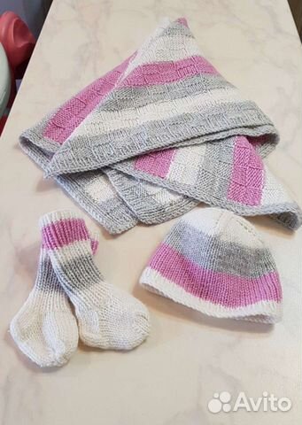 Шерстяной набор на рождение шапочка/плед/носочки