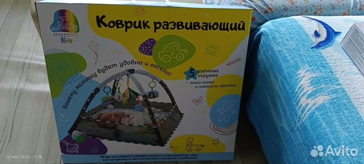 Мобиль на кроватку,в подарок коврик развивающий