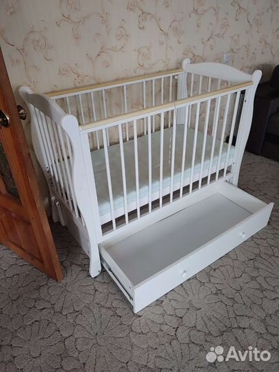 Кровать с продольным маятником