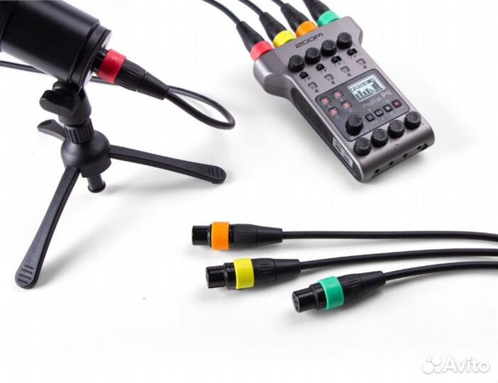 Набор из четырех микрофонных кабелей Zoom XLR-4C/C