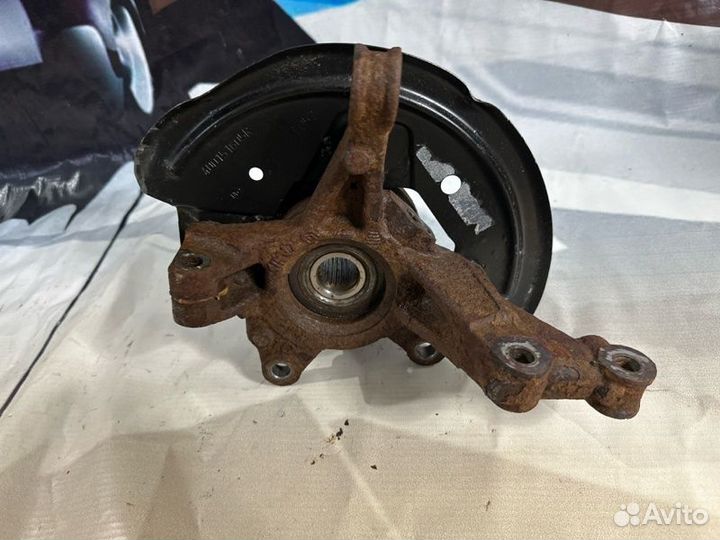 Поворотный кулак передний левый Renault Sandero 5S