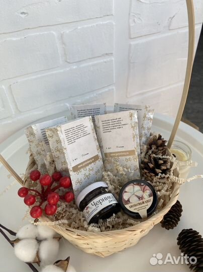 Чайный подарочный набор в корзине