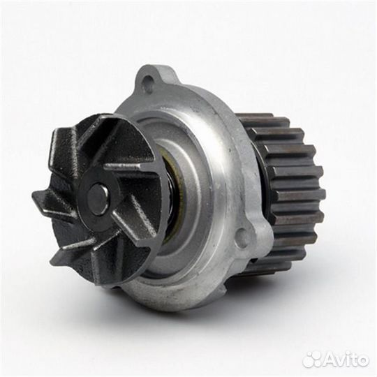 Водяная помпа на Toyota Cynos