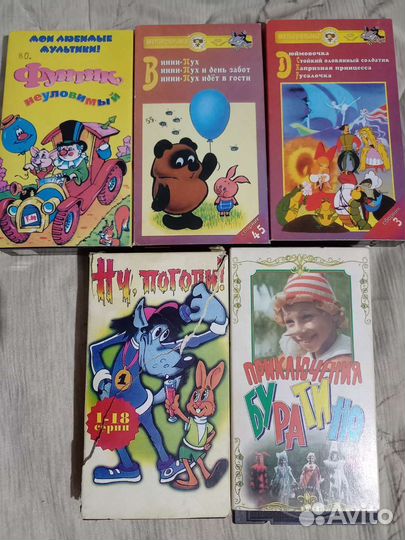 Видеокассеты с фильмами, мультфильмами