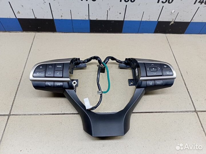 Б/У Б/У Блок кнопок В рулевое колесо 8425060480C0