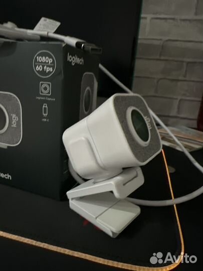 Logitech streamcam white