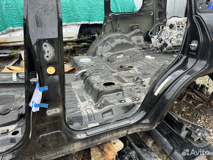 Lexus LX570 Порог левый