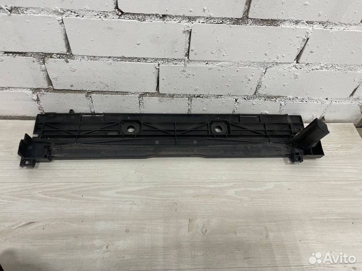 Крепление радиатора BMW 5 F10 F11 Верхнее