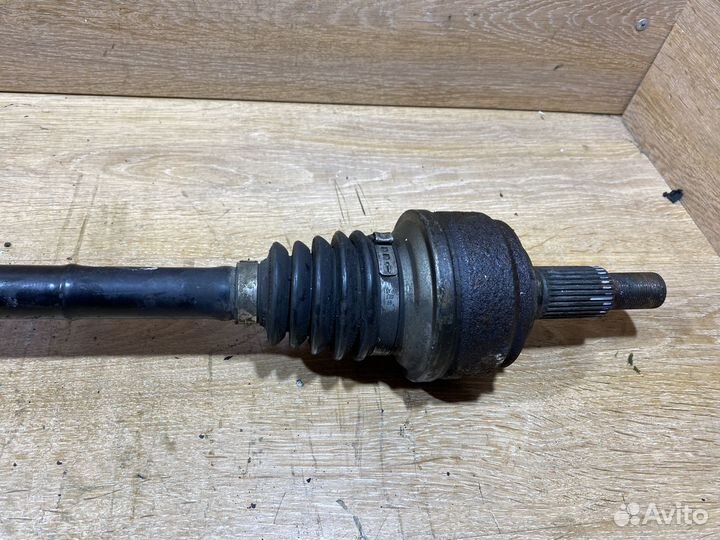 Приводной вал задний правый VW Touareg GP 4,2 P31
