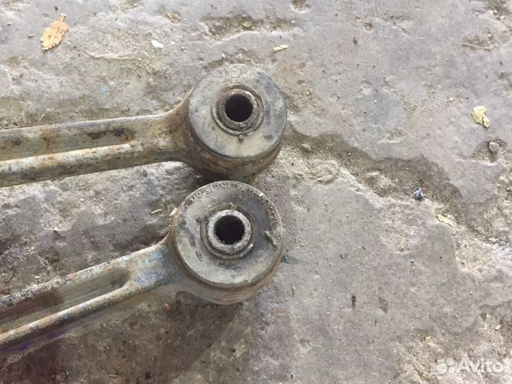 Mazda 121 рычаг передний