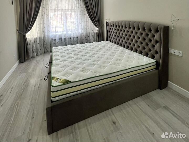 Белая кровать