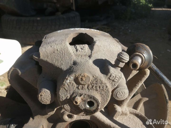 Суппорт передний правый Skoda Octavia A5