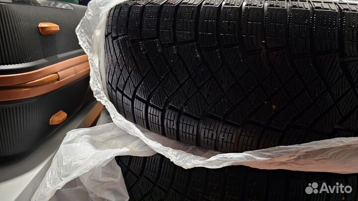 Pirelli Ice Zero FR 235/60 R18