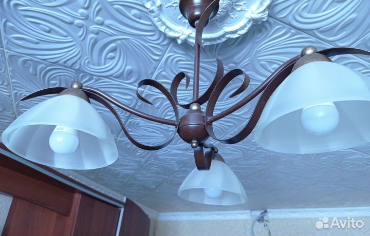 Люстра потолочная трехрожковая
