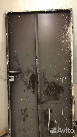Дверь входная металлическая от застройщика