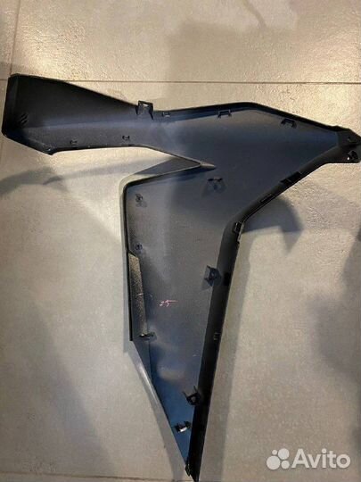 Боковой пластик на Honda Africa Twin 1100 левый