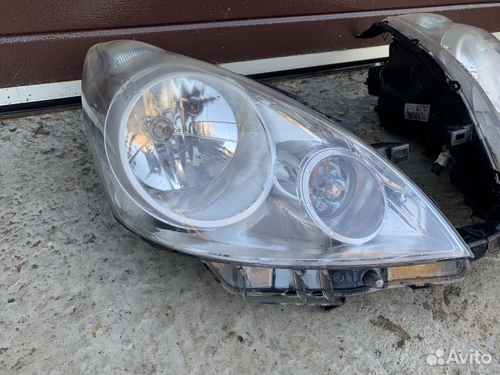 Nissan Note E11 - Фара передняя левая