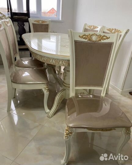 Стол и стулья