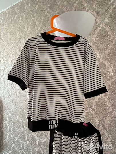 Женский костюм в зебру