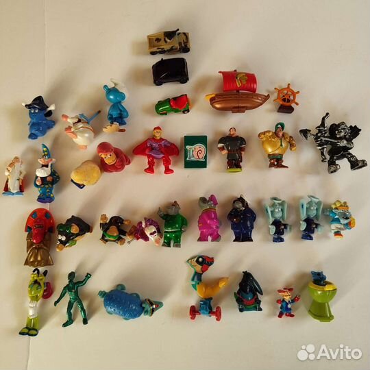 Одним лотом фигурки из киндер- сюрприза