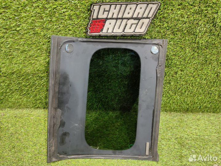 Стекло собачника заднее левое Nissan Cube NZ12