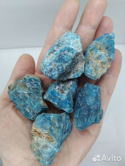 Камень апатит