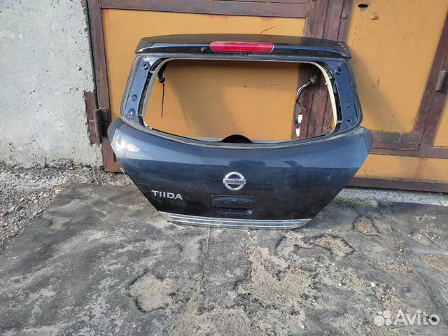 Nissan tiida дверь