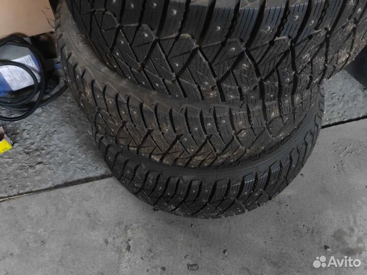 Goodyear Ultragrip 600 215/55 R16