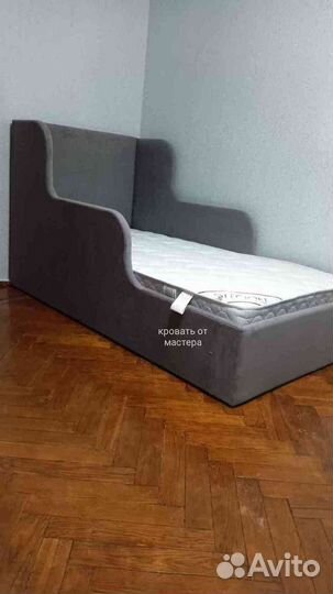 Кровать детская с мягкой спинкой