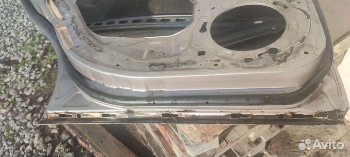 Мерседес W 211 задняя дверь