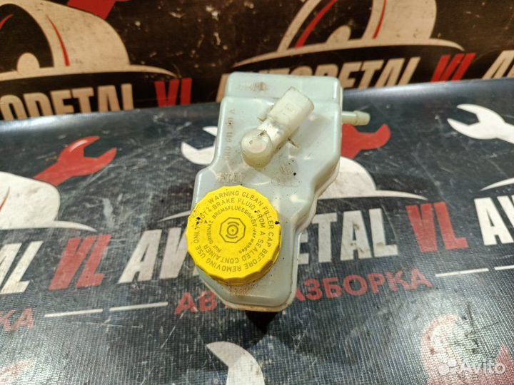 Бачок тормозной жидкости Skoda Rapid седан