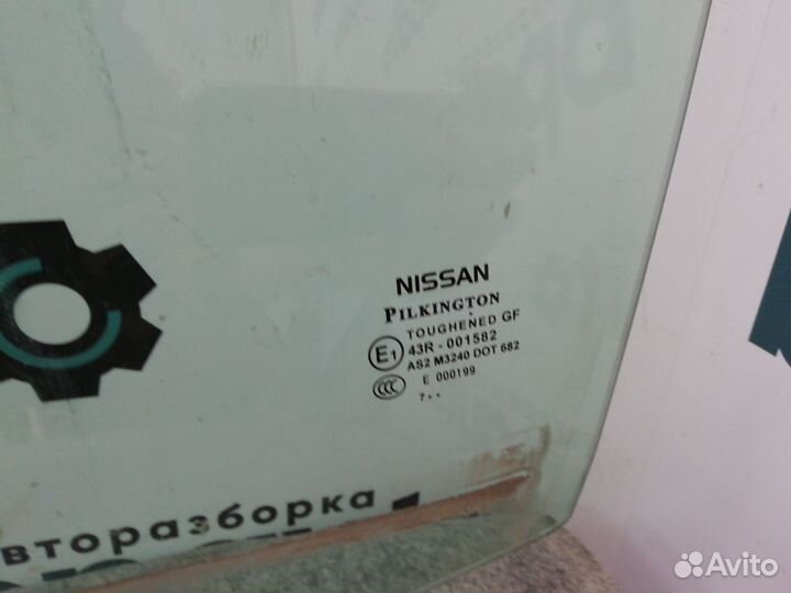 Стекло двери переднее левое 80301JD000 Nissan