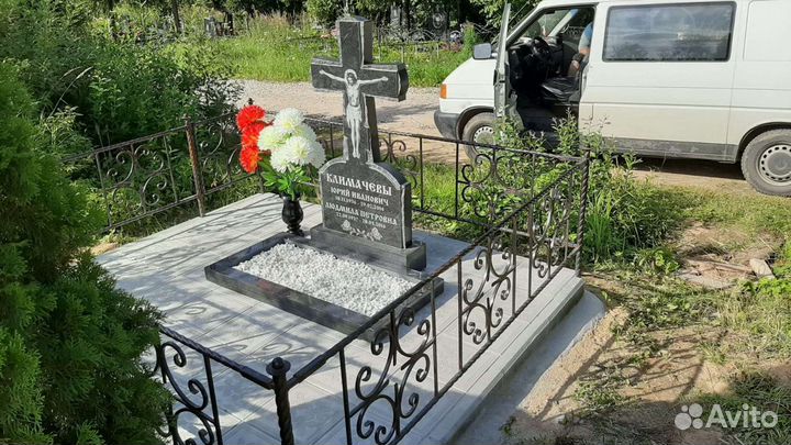 Памятники, Оградки