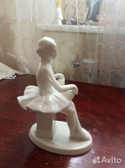 Статуэтка фарфор