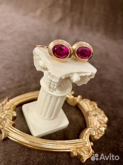 Серьги золотые.583 проба со звездой.Корунд