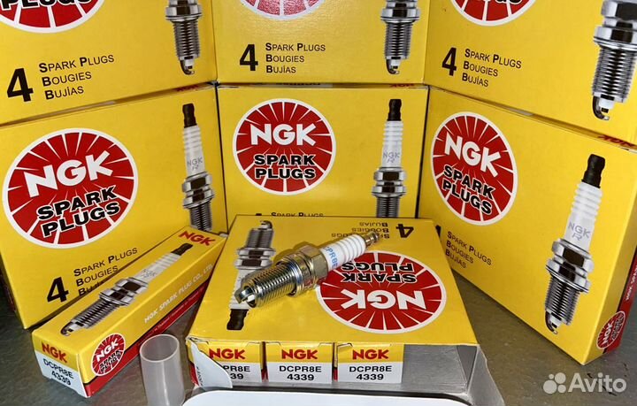 Оригинальная свеча зажигания BRP NGK 715900637