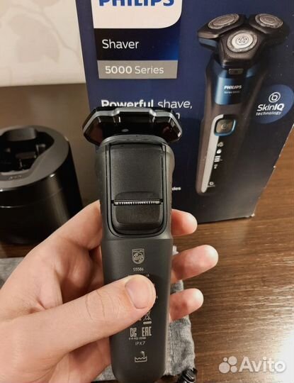 Электробритва Philips S5586/66