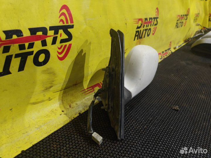 Зеркало левое Toyota Bb NCP30