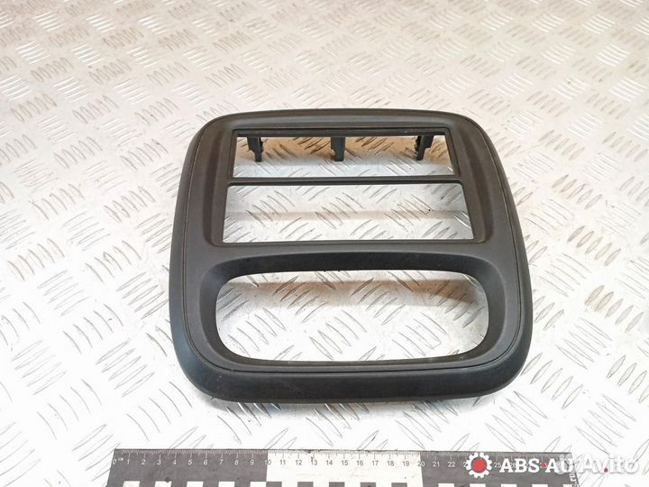 Рамка магнитолы Renault Trafic 3 2016 682603912R