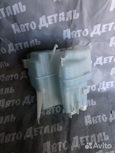Бачок омывателя лобового стекла Toyota Camry 70
